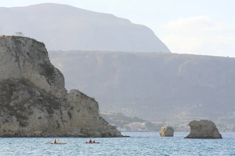Borrow our kayaks for a few hours and go exploring!